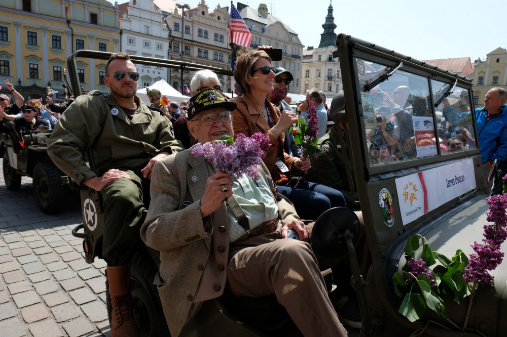 Ve věku nedožitých 97 let zemřel americký veterán James Duncan, osvoboditel Domažlic a Plzně