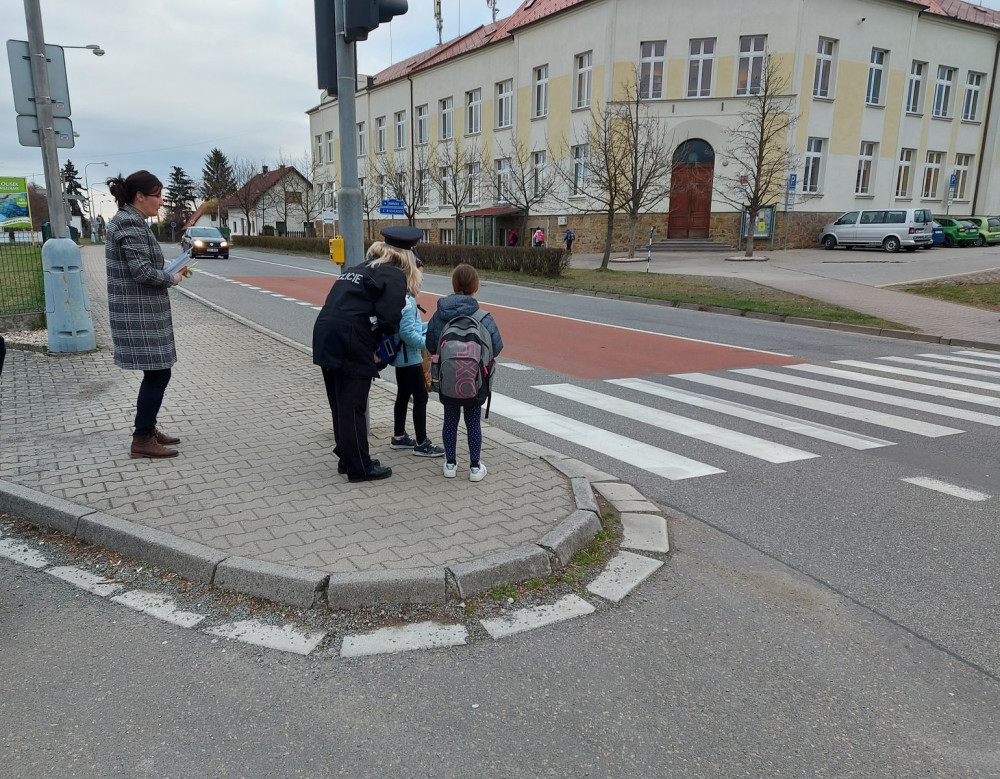 Zebra se za tebe nerozhlédne. Preventivní projekt učí děti jak se chovat v provozu