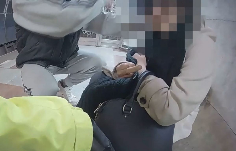 Já tě zabiju, křičela zfetovaná žena na strážníka, který jí přišel pomoct. Skončila na psychiatrii