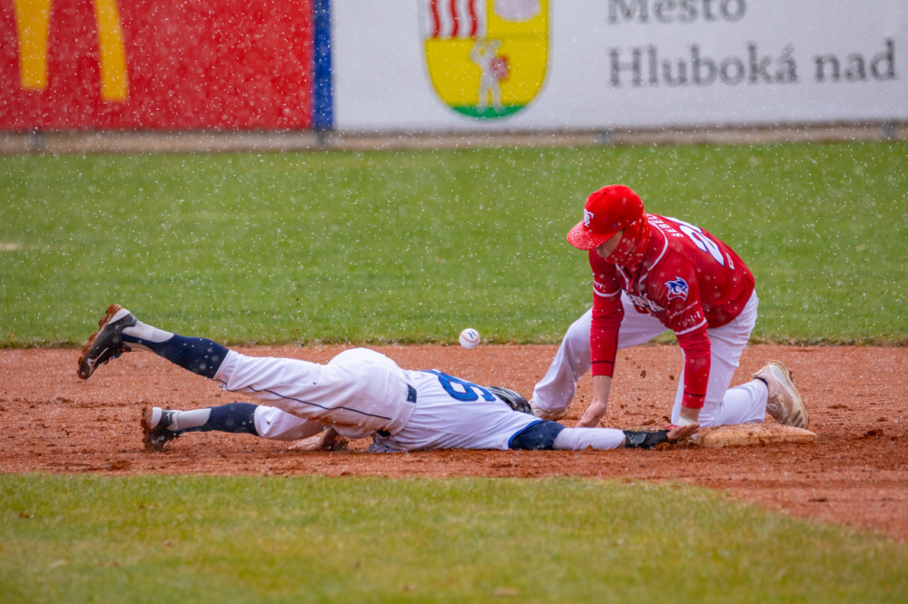 Sokol Hluboká vletěl do baseballové Extraligy a za sněžení porazil doma Techniku Brno