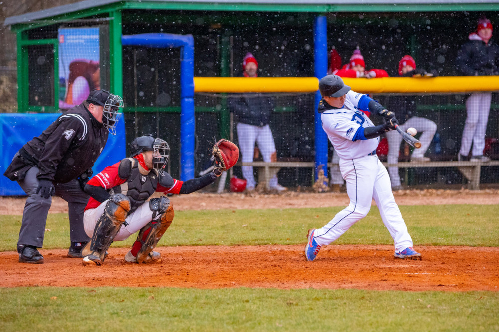 Sokol Hluboká vletěl do baseballové Extraligy a za sněžení porazil doma Techniku Brno