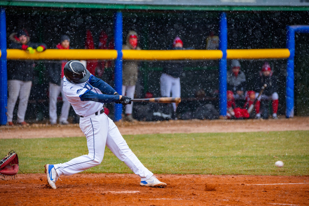 Sokol Hluboká vletěl do baseballové Extraligy a za sněžení porazil doma Techniku Brno