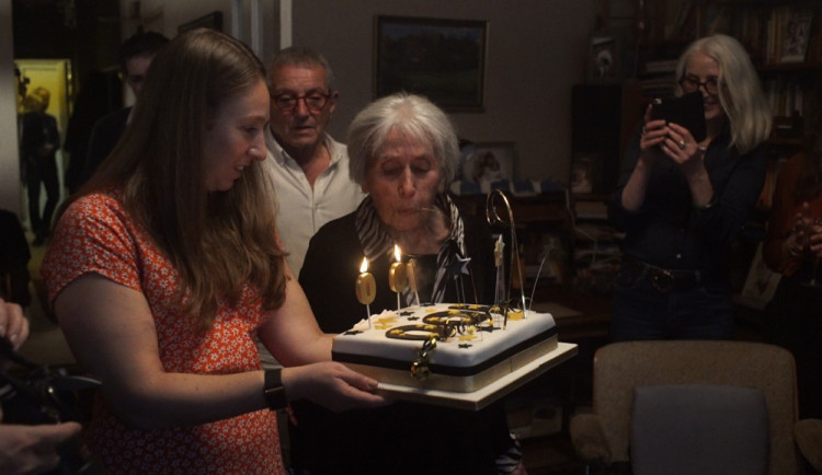 Přežila Osvětim i pochod smrti, Zdenka Fantlová oslavila 100. narozeniny.