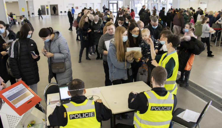 Chtějí za sociálními dávkami. Cizinci se v Brně vydávají za válečné uprchlíky.