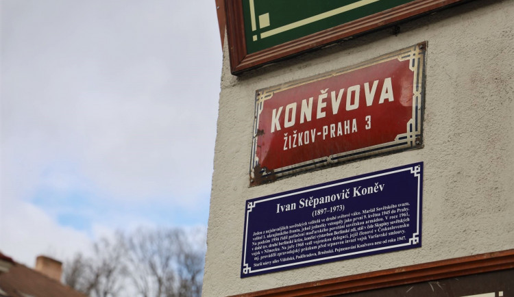 Radní Prahy 3 schválili záměr přejmenovat Koněvovu ulici. Ptají se na názor občanů