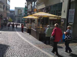 Liberec nebude vybírat poplatky za předzahrádky restaurací. Otevřete záchodky veřejnosti, chce na oplátku