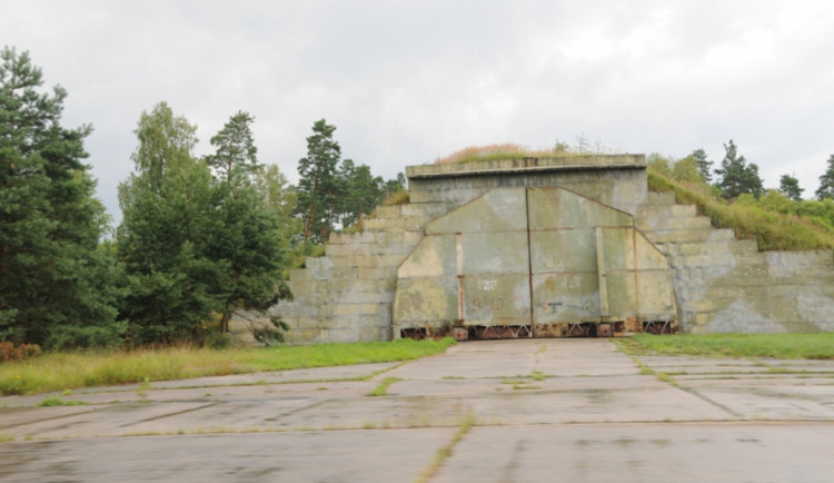 Armáda by ráda získala zpět letiště v Ralsku. Budeme se bránit žalobou, říká tamní starosta.