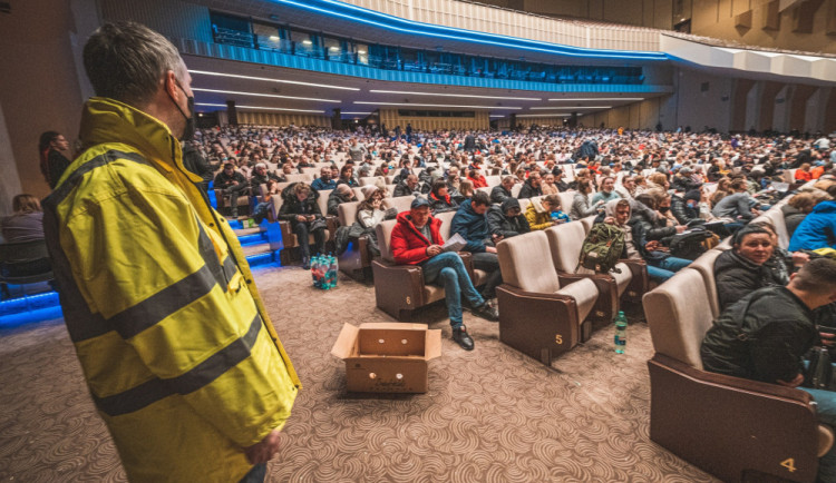 Uprchlíky v Kongresovém centru vystřídají hollywoodští skladatelé. Chystá se koncert filmové hudby