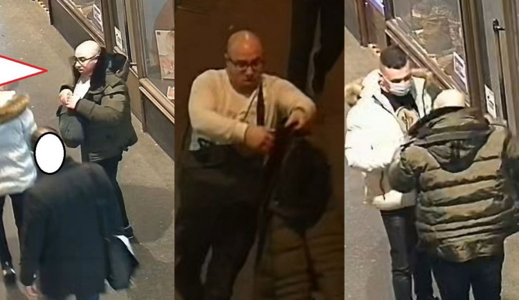 VIDEO: Mladík večeřel s kamarády, zloději mu za zády ukradli tašku s notebookem