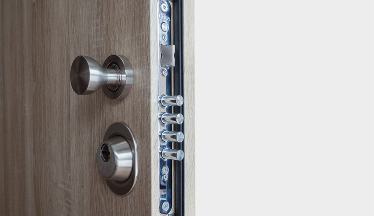 Vchodové dveře do bytu? Vybírejte pečlivě