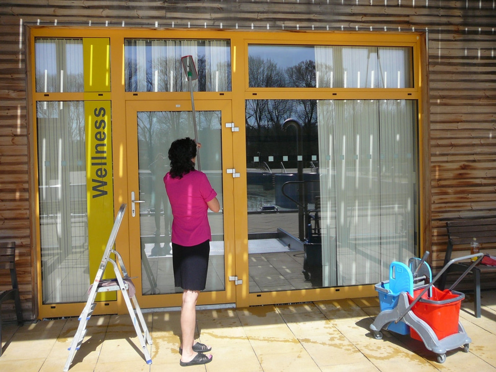 Letní koupaliště Flošna v Hradci Králové se chystá na letní sezonu. Vstupné zdraží