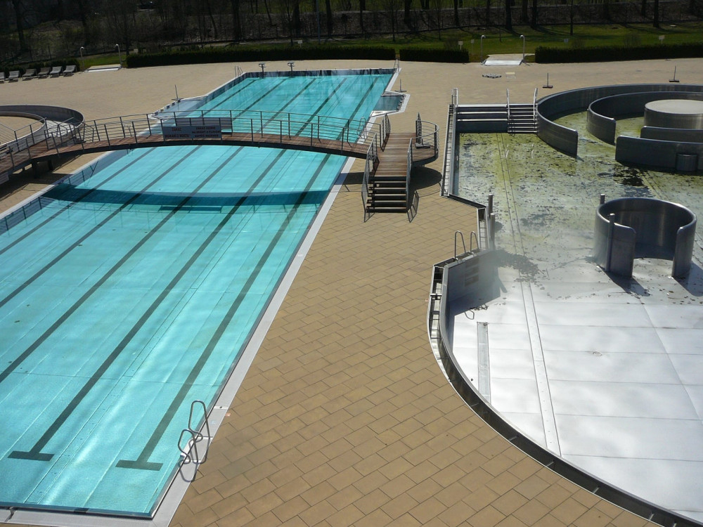 Letní koupaliště Flošna v Hradci Králové se chystá na letní sezonu. Vstupné zdraží