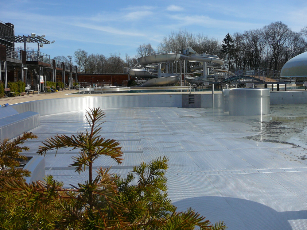 Letní koupaliště Flošna v Hradci Králové se chystá na letní sezonu. Vstupné zdraží