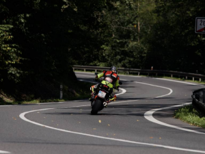 Nehod motorkářů dlouhodobě ubývá. Nejvíce bourají čtyřicátníci