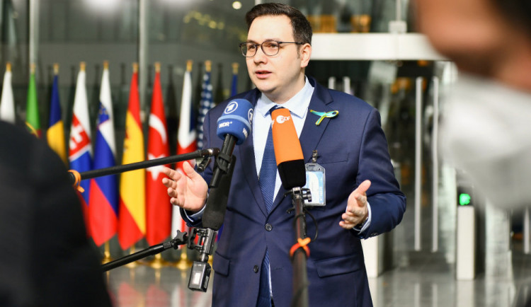 Rusko upozornilo ČR, že bez jeho souhlasu nesmí poskytnout sovětské zbraně. Nesmysl, reagoval Lipavský.