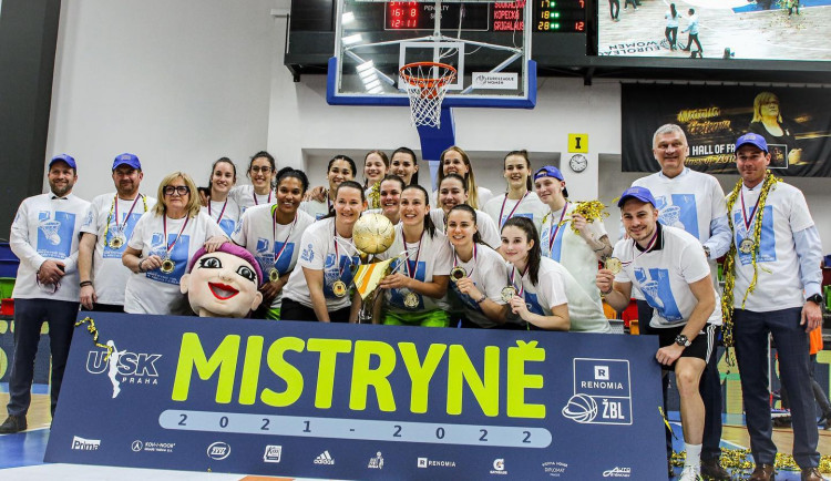 Basketbalistky USK mají rekordní šestnáctý titul. V týmu pokračují hlavní opory i trenérka