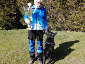 Eso mezi stopaři je služební pes Hektor. S policejním psovodem Petrem Zifčákem sbírá jednu trofej za druhou