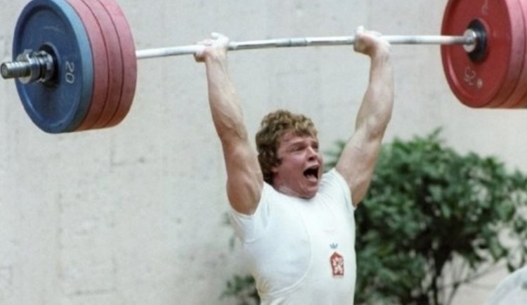 Hvězda Praha, olympijské zlato i kandidatura za Dělnickou stranu. Ota Zaremba slaví 65 let