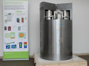 Kontejner pro vyhořelé palivo z jaderných elektráren vydrží stovky tisíc let bez porušení hermetičnosti