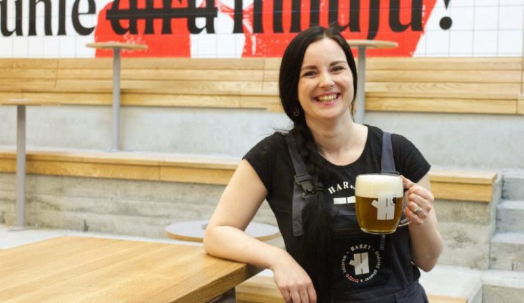 Českou pivní kulturu kazí piva z petky, říká brněnská mistryně pěnivého moku.