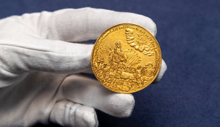 Aukce mincí vynesla 154 milionů. Desetidukát se prodal za 10 a půl milionu
