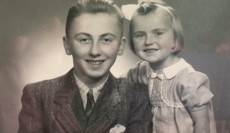 Ve čtyřech letech zůstala na ulici. Do dětského domova ji jako Němku nevzali. Jak se malé Marianně vyrůstalo na Broumovsku vyprávěla místním studentům.