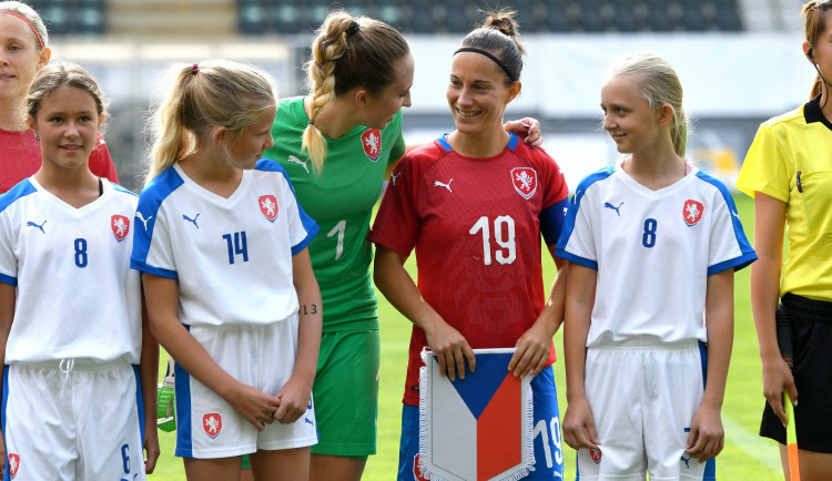 Fotbal je v rodině číslo jedna, moje partnerka i naše dcera mě podporují, říká Petra Divišová