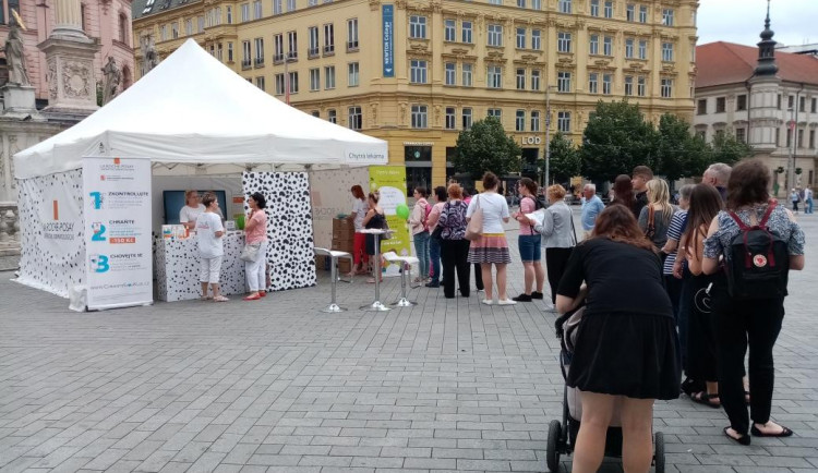 Přijďte na vyšetření znamének, zvou dermatologové Brňany i Ukrajince