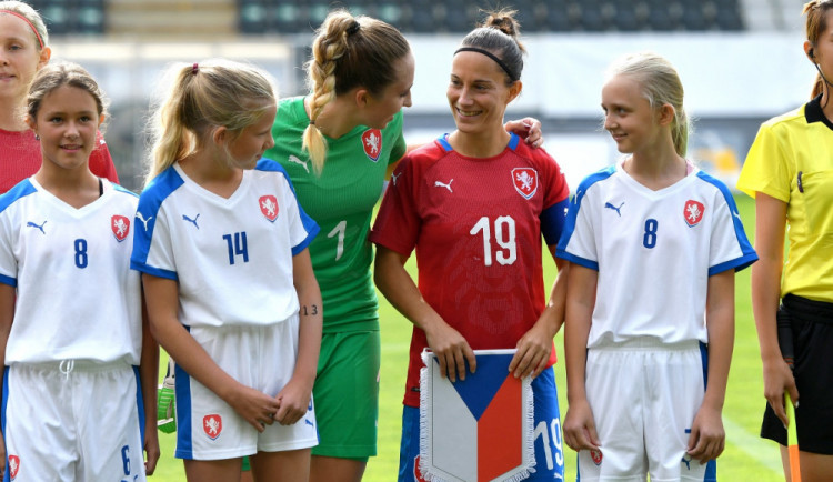 Fotbal je v rodině číslo jedna, moje partnerka i naše dcera mě podporují, říká Petra Divišová