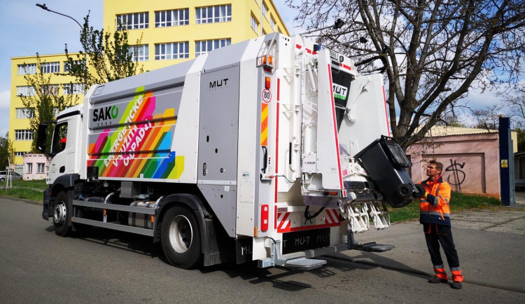 Popeláři v Brně umyjí lidem černé nádoby na komunální odpad