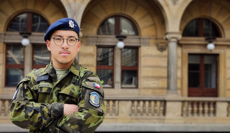 Průvodce v Sapě, herec i voják v aktivní záloze. V armádě jsem si dvakrát sáhl na dno, říká Dave.