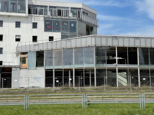 Co si myslí zastupitelé Plzně o demolici slavného "skleněného pekla" a následném využití vzniklého prostoru?