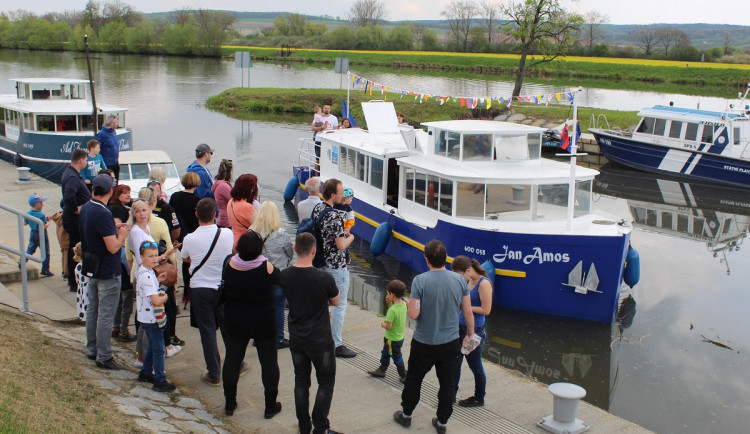 Baťův kanál je odemčený. Na vodní cestu se po zimě vrací turistické lodě