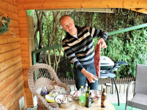 Začínal u vážné hudby a skončil u rocku. S kapelou Elán obletěl za měsíc celou zeměkouli