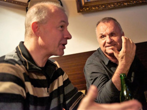 Začínal u vážné hudby a skončil u rocku. S kapelou Elán obletěl za měsíc celou zeměkouli