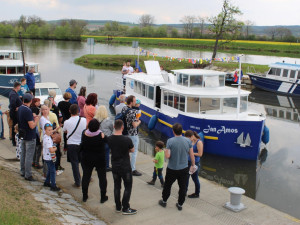 Baťův kanál je odemčený. Na vodní cestu se po zimě vrací turistické lodě