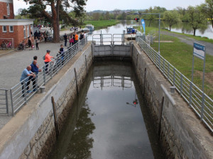 Baťův kanál je odemčený. Na vodní cestu se po zimě vrací turistické lodě