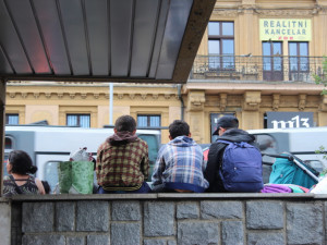 V centru Brna táboří desítky Romů z Ukrajiny. Nevíme co s nimi, zní od lidí i neziskovek