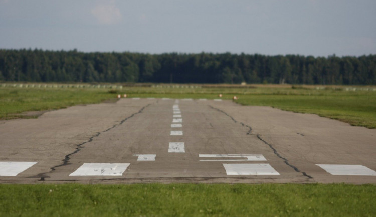 Věznici na letišti odmítáme, vzkázali zastupitelé. Lidé mají obavy z bezpečnosti či zásahu do krajiny
