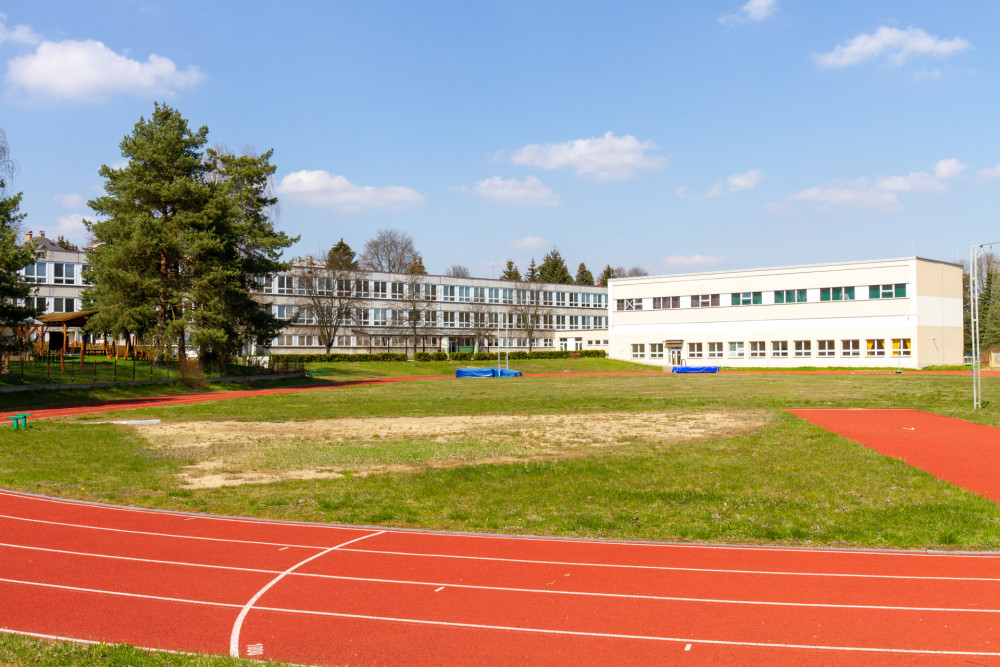 Žádné zvonění, přezůvky ani kvanta učebnic. Chceme, aby se dětem ve škole líbilo, říká ředitel základní školy v Jablonném