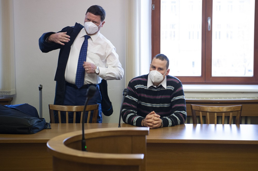 Soud poslal policistu za zabití muže v chatové oblasti na 3,5 roku do vězení