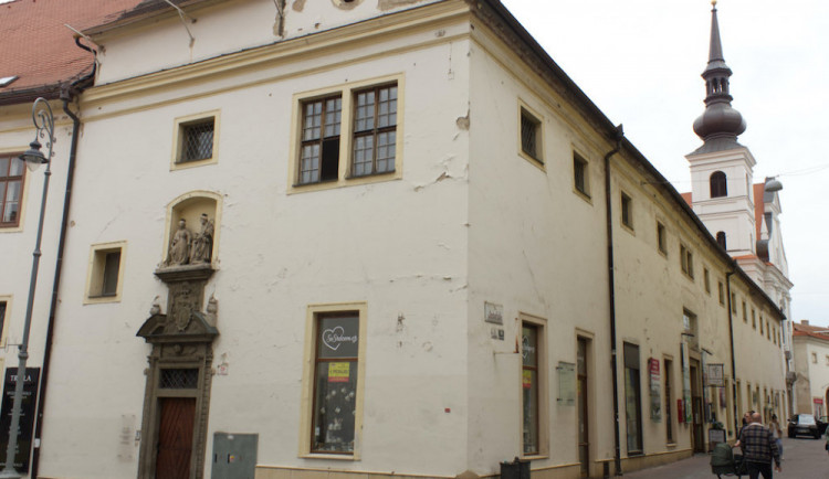 Klášter voršilek v centru Brna poslouží nemocným rodinám z Ukrajiny.