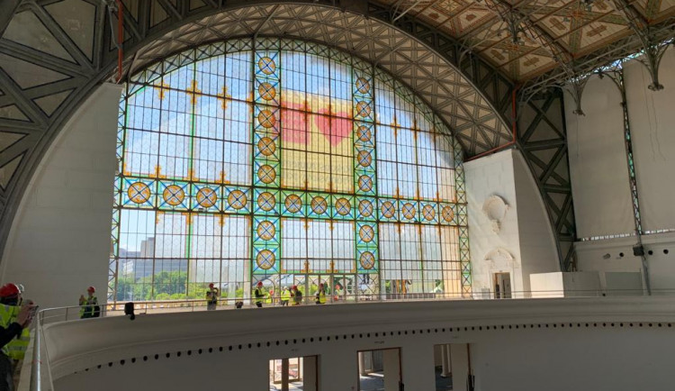 VIDEO: Podívejte se do útrob Průmyslového paláce, kde probíhá unikátní rekonstrukce