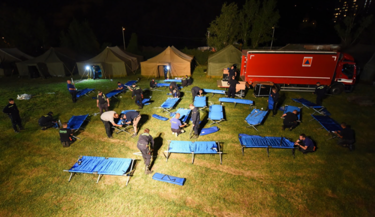 Uprchlíci z nádraží se začnou stěhovat do stanového městečka nejpozději v pátek