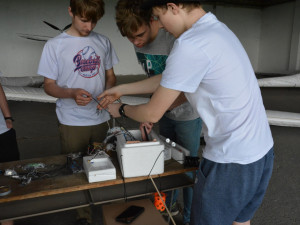 Mladí vědci poslali na hranici vesmíru balonovou sondu, nesla semínka hrachu, ale i třeba marshmallow