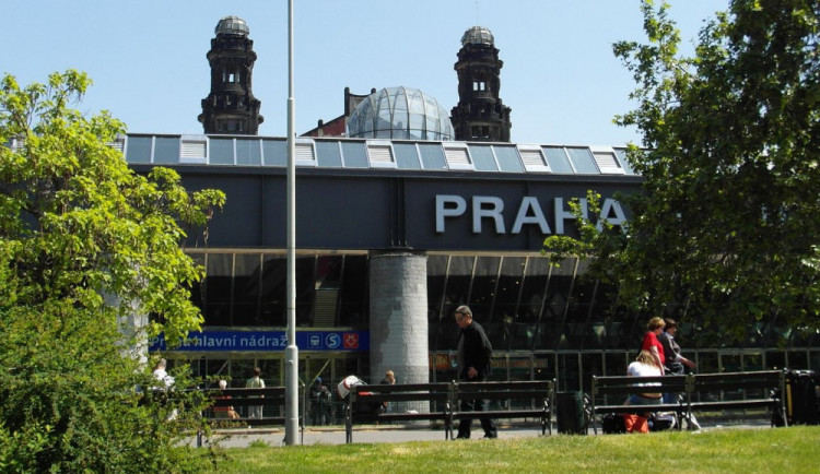 Nádraží projde velkou proměnou. Opraví se odbavovací hala a změní se i okolí