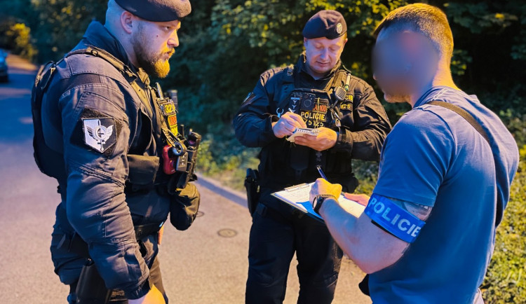 Kriminalisté našli matku dítěte, které skončilo mrtvé v pytli na odpadky