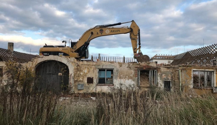 Firma změnila areál u D3, kde chystá haly. Část místních se obává intenzivní dopravy a zásahu do krajiny.