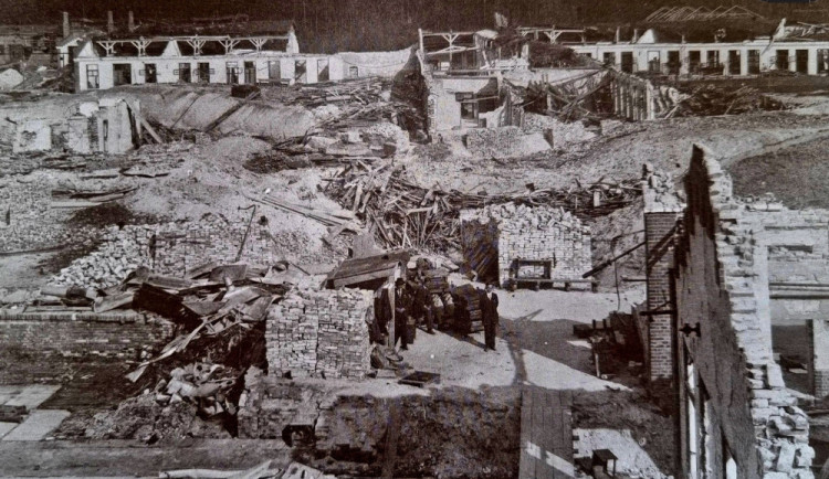 Při tragickém výbuchu muniční továrny v plzeňském Bolevci zahynulo před 105 lety až 300 osob.