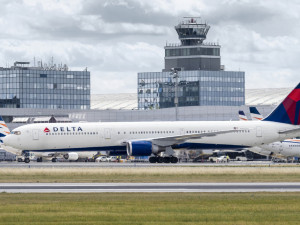 VIDEO: Do Prahy se vrátila pravidelná letecká linka z New Yorku. Kvůli pandemii byla dva roky přerušena